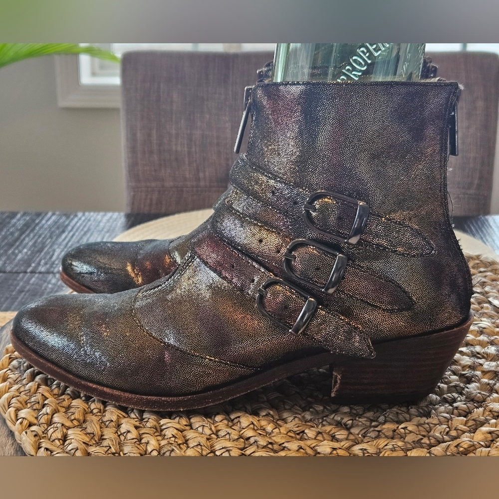 Modern Vice Shimmering Black Ankle Boots